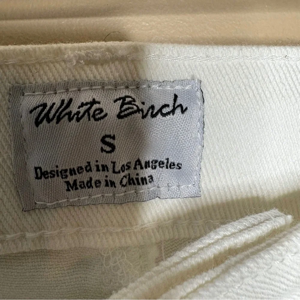 White Birch Distressed White Skinny Jeans Ripped Knee Raw Hem Womens Size S Chic